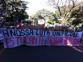 Ato realizado em Maringá pede a renúncia do Governador Beto Richa